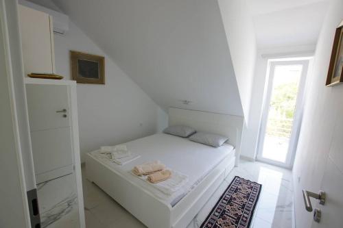 Apartments by the sea Hvar - 24926