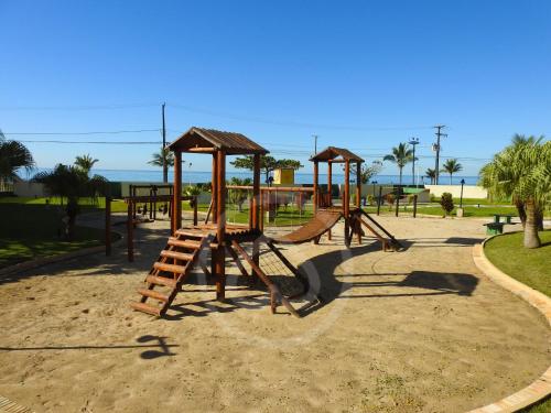 Gallery image of Quarto Casal Acesso Direto à Praia in Matinhos