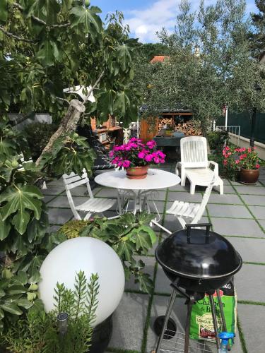 a patio with a table and chairs and flowers at Pavillon Clara Flor in Prades