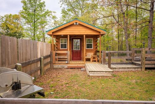 a wooden cabin in a yard with a fence at Timber Ridge Retreat in Morton Grove