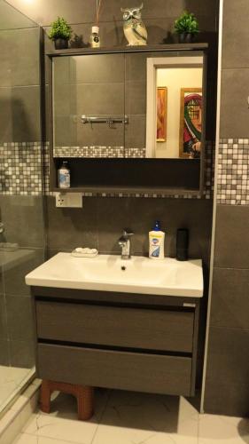 Koupelna v ubytování Prestigious apartment in Vake, Kipshidze Street with 2 bed rooms and huge balcony