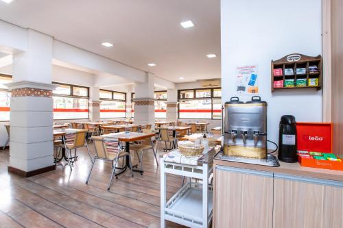 Příslušenství pro přípravu čaje a kávy v ubytování Hotel Suárez São Leopoldo