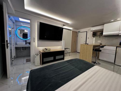 Athens Stay 40