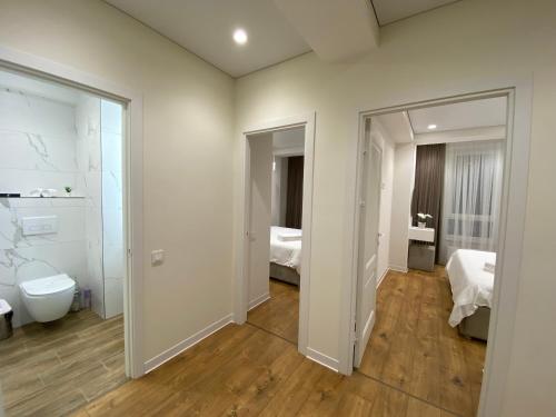 a room with a bathroom with a toilet and a sink at Apartament Chișinău Arena in Chişinău