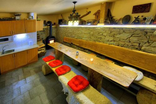 a bench with red seats in a kitchen at Penzion Nemílek in Kolinec