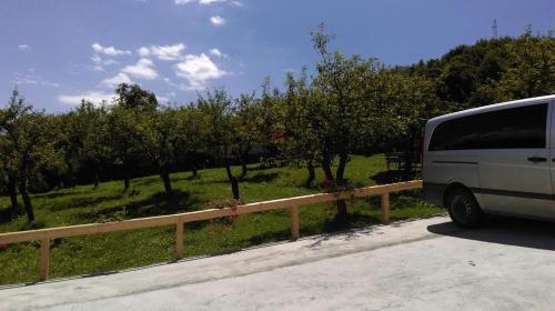 Κήπος έξω από το Călăreții lui Țepes