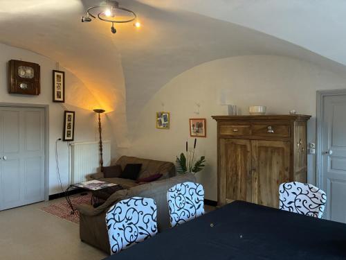 Χώρος καθιστικού στο Le Rocher des Ducs, Appartement & Chambres, abris voitures et motos