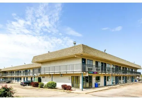 Home 6 by Townhouse Topeka KS I 70 in Topeka