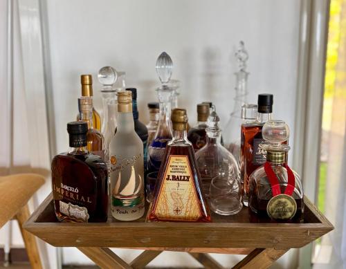 Getränke in der Unterkunft Villa Iséa - Piscine privée & Terrasse Vue Mer