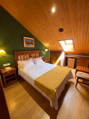 Postel nebo postele na pokoji v ubytování Gran Hotel Spa Parque de Cazorla
