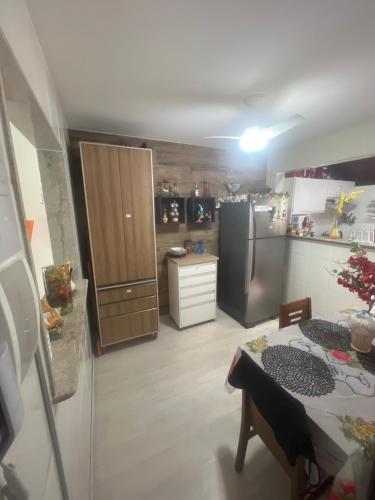 Una cocina o cocineta en QUARTO CASAL conforto