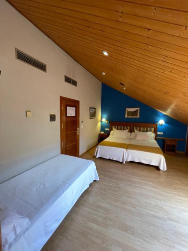 Postel nebo postele na pokoji v ubytování Gran Hotel Spa Parque de Cazorla