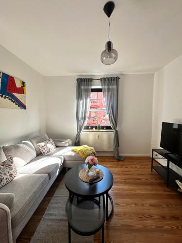 Et tv og/eller underholdning på Komfortable Stadtwohnung mit Terrasse