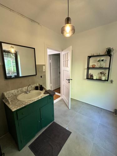 Postel nebo postele na pokoji v ubytování Komfortable Stadtwohnung mit Terrasse