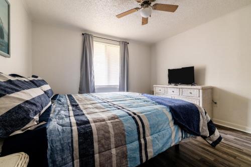 a bedroom with a bed and a television in it at Cozy Apt min to Mayo Beaches Free Wi-Fi Coffee Tea in Jacksonville
