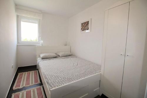 Apartment Electro with Jacuzzi