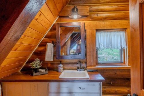 Fotografie z fotogalerie ubytování Sanora Lodge - Game Loft, Fire Pit, Yellowstone v destinaci Henrys Lake Airport