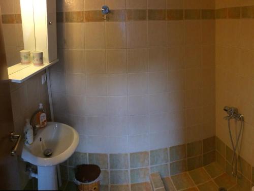 A bathroom at New Studio in Kastri
