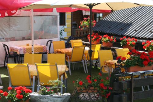 B&B Café de la Posteにあるレストランまたは飲食店