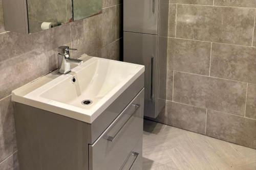 Koupelna v ubytování 4 Bed House-Sleeps 7-Free Parking