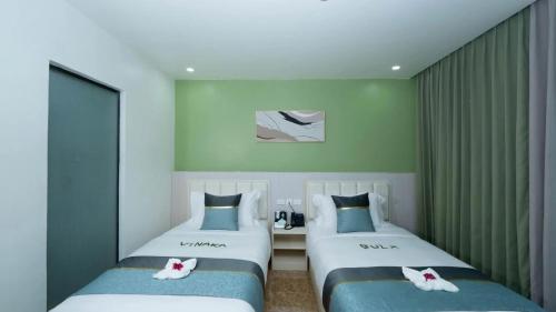 Letto o letti in una camera di Wyndham Garden Wailoaloa Beach Fiji