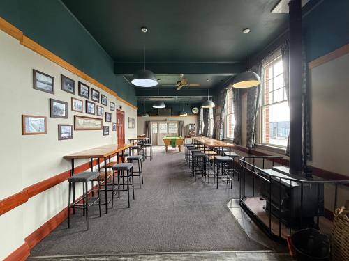 Mossburn Railway Hotelにあるレストランまたは飲食店