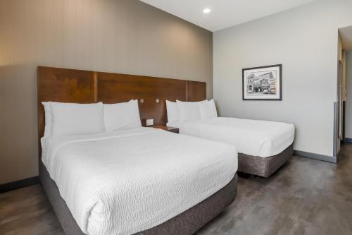 Postel nebo postele na pokoji v ubytování Best Western Plus East Side