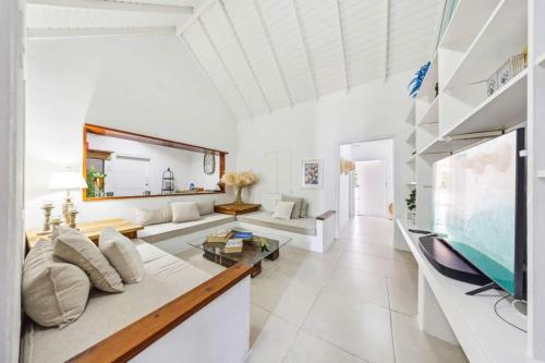 a living room with a couch and a table at Private 5br Pool Villa Modern Aruba Style in Piedra Plat