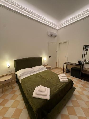 a bedroom with a bed with two towels on it at Gradini dell arte in Naples
