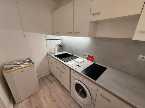 Dapur atau dapur kecil di Grand Studio calme & central