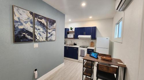 Η κουζίνα ή μικρή κουζίνα στο Blue Loft305