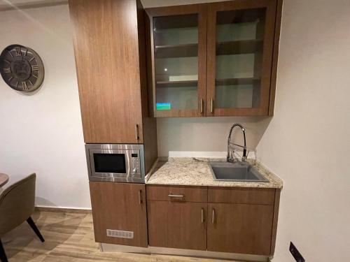 Η κουζίνα ή μικρή κουζίνα στο CheckInn Hotel Yola