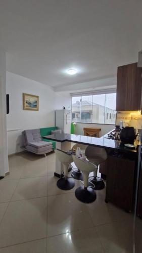 a kitchen with a table and chairs in a room at Caioba com excelente localização in Matinhos