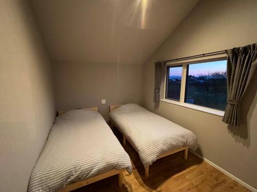 Postel nebo postele na pokoji v ubytování mizuki natural villa Larch