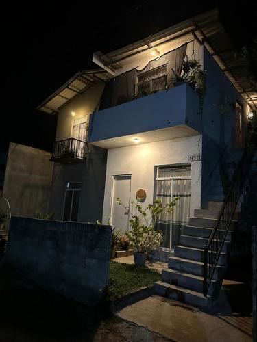 Το κτήριο όπου στεγάζεται  το διαμέρισμα