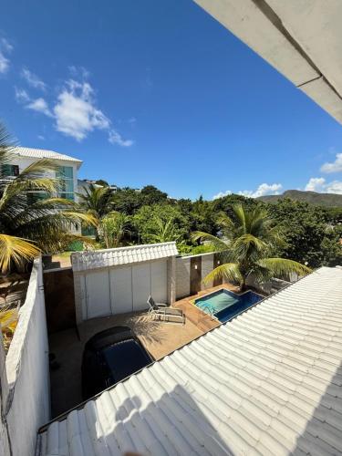 Villa chapman II في بوزيوس: اطلالة من سقف منزل مع مسبح