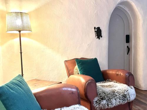 Ruang duduk di Hacienda Del Sol Historic B&B