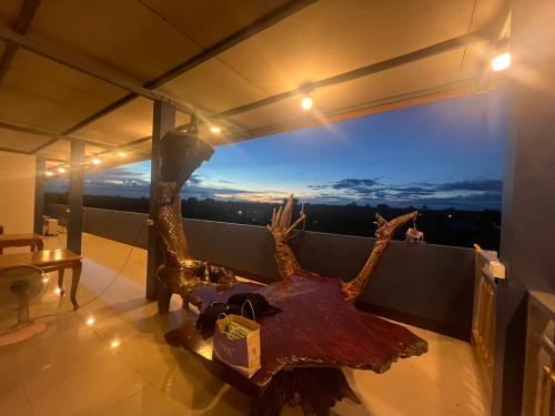 a room with a table on a balcony with a view at ชมวิว บึงโขงหลง in Bung Khong Long