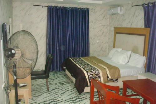 Postel nebo postele na pokoji v ubytování EH Apartments