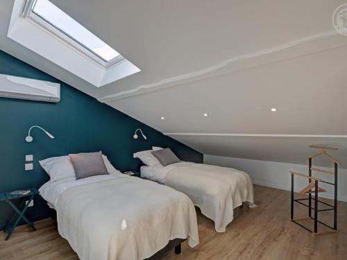 Katil atau katil-katil dalam bilik di Gîte d'exception 5 suites avec spa, proche randonnées - FR-1-496-355
