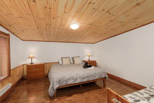 Postel nebo postele na pokoji v ubytování Chalet familial forêt & kayak