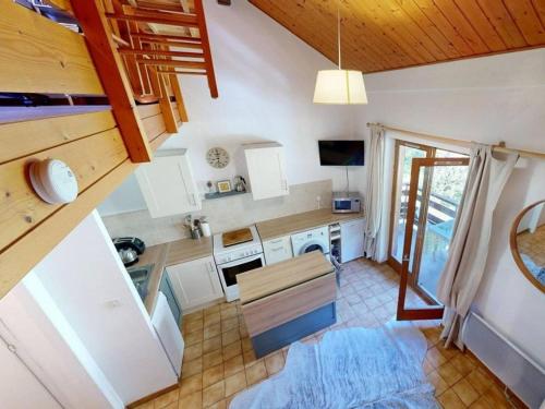 À Louer Duplex T3 à Saint-Jean-d'Aulps avec Balcon - FR-1-573-144