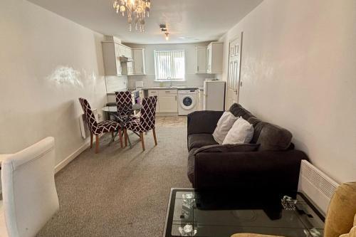 Gallery image of 2 Bed Apartment-Sleeps 5-Free Parking in Monmore Green