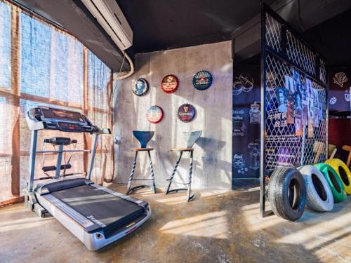 Fitness centrum a/nebo fitness zařízení v ubytování James Joyce Coffetel Xi'an Laochenggen Hongmiaopo Metro Station