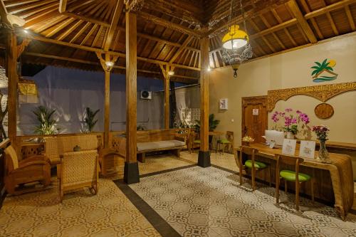 Ruang duduk di Changi Jungle Ubud Villas