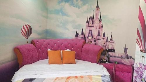 a bedroom with a pink bed with a castle mural at Shell Hotel Wuhu Jiujiang District Daqiao Town Huashan Road in Wuhu