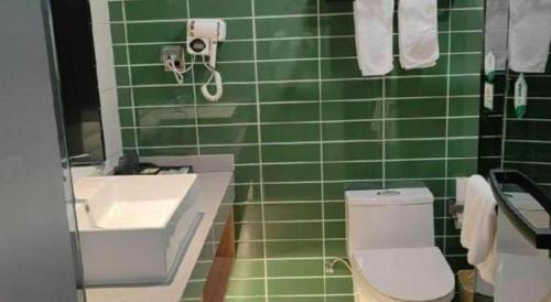 Ένα μπάνιο στο GreenTree Inn Express Zhangjiagang Hexing Town Shazhou Professional Institue of Technology