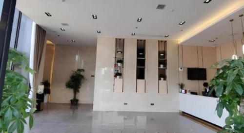 a large lobby with a white wall in a building at GreenTree Inn Express Fuzhou Linchuan District Gandong Auto City in Fuzhou