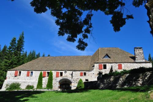 Gallery image of Domaine du Lac Ferrand in Saint-Cirgues-en-Montagne