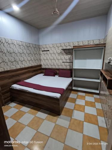 Ένα ή περισσότερα κρεβάτια σε δωμάτιο στο Hotel Vrindavan Near Vrindavan